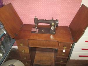 lot 167 image: Singer Sewing Machine In Wood Stand...