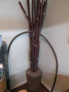 lot 77 image: Large Home Dcor Item (Estimated 7...