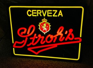 lot 28 image: Vintage Strohs Beer Lighted Sign