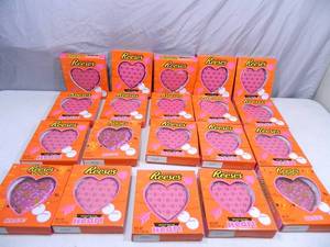 20 New Large 5 oz Reeses Hearts