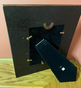 lot 10 image: Quality Picture Frame