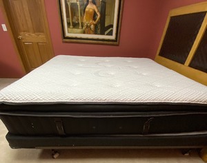 lot 13 image: King Headboard and Frame