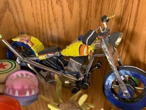 lot 38 image: Assorted Toys and Trinkets