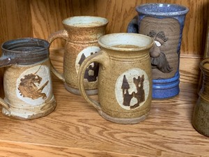 lot 60 image: Lot of 8 Pottery Mugs