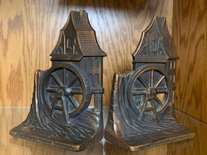 lot 59 image: Decorative Bookends by Verona