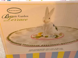 lot 75 image: Bunny Themed Deviled Egg Dish