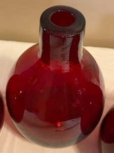 lot 229 image: Lot of Three Red Decorative Art Glass Style Vases