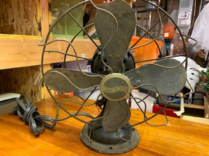 lot 232 image: Vintage Westinghouse Fan