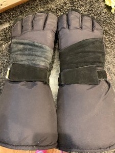lot 96 image: Two Pairs Mens Winter Gloves
