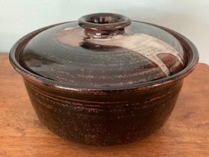 lot 10 image: Covered Glazed Hand Made Pottery Dish