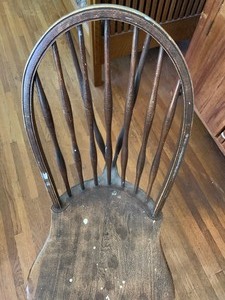 lot 8 image: Vintage Wood Chair