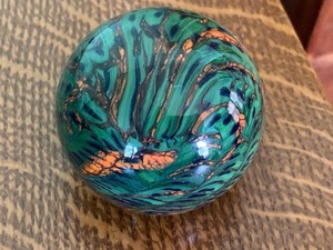 lot 20 image: Art Glass Paperweight