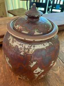 lot 28 image: Beautiful Pottery Jar with Lid