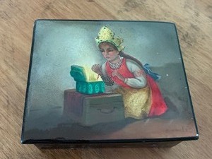 lot 73 image: Russian Lacquer Box