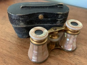 lot 81 image: Opera Binoculars- Mother of Pearl
