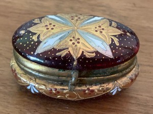 lot 87 image: Miniature Glass Hand Painted Trinket Boxes
