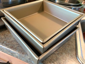 lot 84 image: Kitchen Items- Baking Items