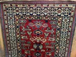 lot 92 image: Quality Decorative Rug