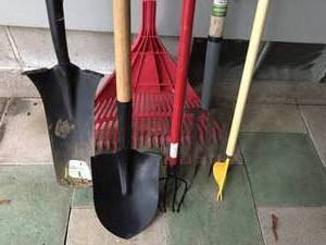 lot 128 image: Garden Hand Tools