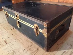 lot 141 image: Vintage Locker