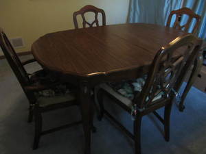 Queen Anne Table & Chairs