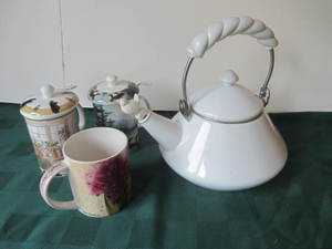 Teapot & Cups
