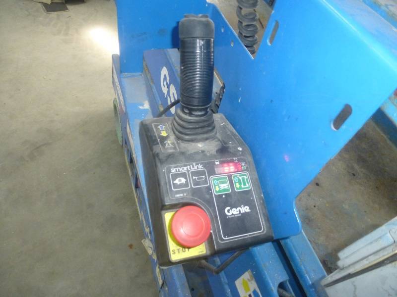 lot 5 image: 2014 Genie GS- 1930 Scissor Lift