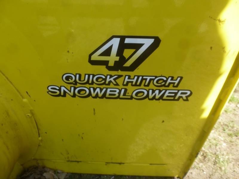 lot 14 image: John Deere 47 Snow Blower