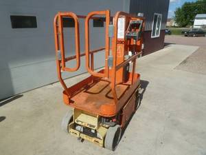 lot 6 image: 2007 JLG Scissor Lift