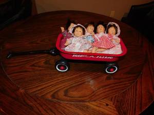 Radio-Flyer with 5 Dolls
