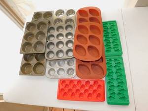 Cupcake Baking Pans and Ice Trays