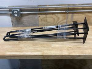 lot 3 image: Lot of four hairpin legs- 24 long