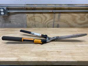 lot 32 image: FISKARS 9 in. Power-Lever Steel Blade Telescoping Steel Handle Hedge Shears