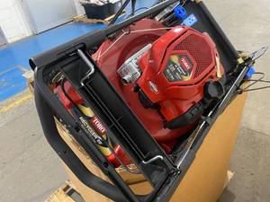lot 87 image: Pallet of (6) Gas Lawn Mowers - Toro & Troy-Bilt (store returns)