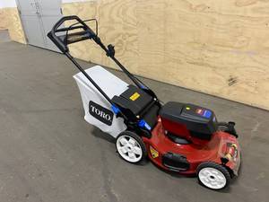 lot 88 image: TORO Flex-Fore 60V Mower with Bag (no batterycharger)
