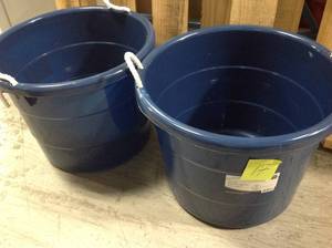 HOMZ 18 Gal. Rope Handle Tub in Blue in good condition