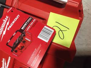 Milwaukee PACKOUT 22 in. Large Tool Box in good condition