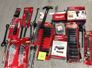 Assorted lot MILWAUKEE TOOLS in good condition