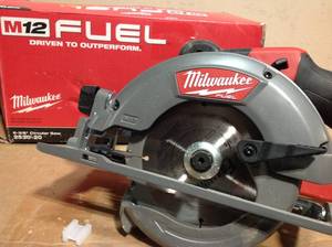 M12 FUEL 12-Volt Lithium-Ion Brushless Cordless 5-38 in. Circular Saw (Tool- Only) in good condition