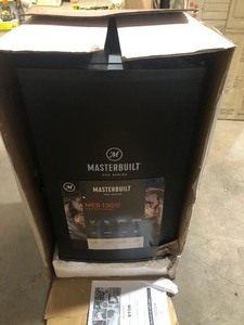 Masterbuilt Digital Electric Smoker Adjustable Air Damper Locking Lid Black In good condition