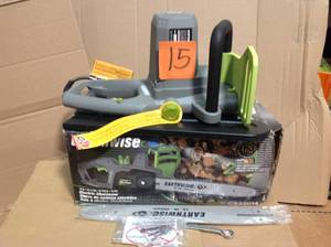 lot 15 image: Earthwise 14 in. 9 Amp Electric Chainsaw in good condition