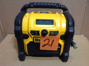 lot 21 image: DEWALT 20-Volt MAX Compact Corded  Cordless Worksite Radio in good condition
