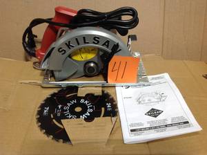 lot 41 image: SKILSAW 15 Amp Corded Electric 7-14 in. Circular Saw with 24-Tooth SKILSAW Carbide Blade in good condition