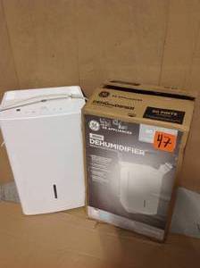 lot 47 image: GE ADEL50LW  dehumidifier in good condition