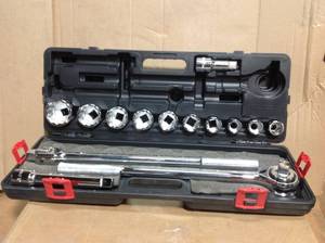 lot 55 image: Husky 34 in. Drive Ratchet and SAE Socket Set (14-Piece) in good condition