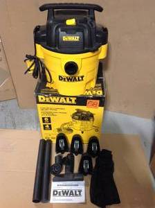 lot 58 image: DEWALT 6 Gal. Poly WetDry Vac in good condition