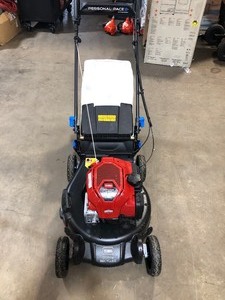 lot 103 image: Toro 21 in. Super Recycler Personal Pace SmartStow 163cc Briggs Engine and FLEX Handle In good condition