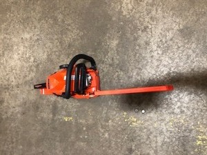 lot 106 image: ECHO 14 in. 30.5 cc Gas 2-Strokue Cycle Chainsaw In good condition