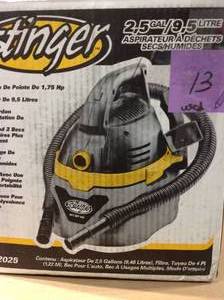 Stinger 2.5 Gallon WetDry Vac  USED