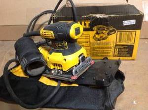 DEWALT 2.3 Amp Corded 14 Sheet Palm Grip Sander Kit with Contractor Bag